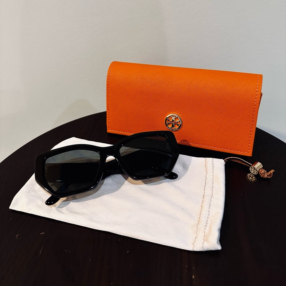 BRAND NEW TORY BURCH SUNGLASSES BLACK